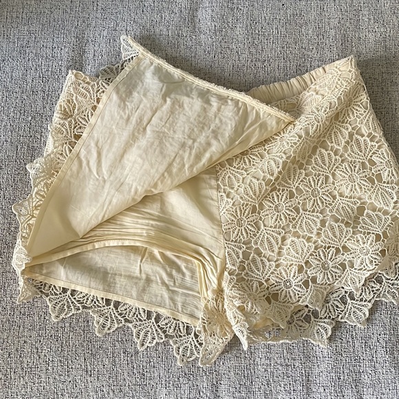 Altar’d State womens lace skort - Picture 2 of 4